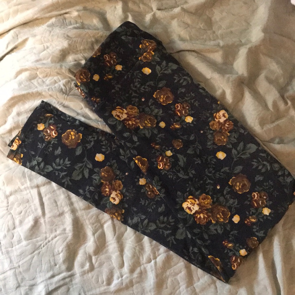 LuLaRoe TC leggings yellow roses